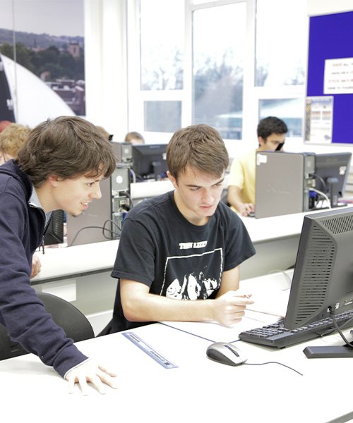 Durham University 杜倫大學電腦科學系 (Computer Science) 學生使用最新科技設施學習