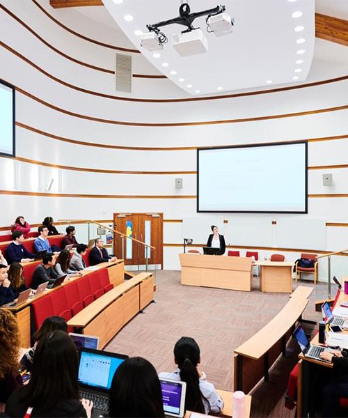 Durham University 杜倫大學法律系 (LLB Law) 學生在模擬法庭上課情況