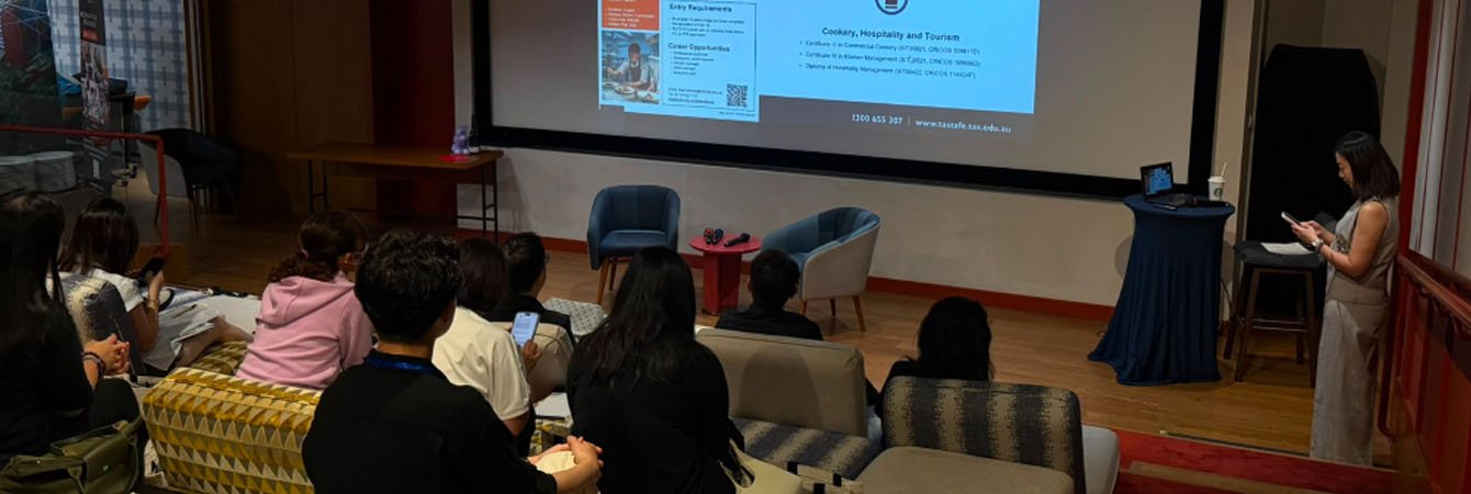 Aston Education 教育顧問 Ryan 參加塔斯曼尼亞大學舉辦的香港工作坊